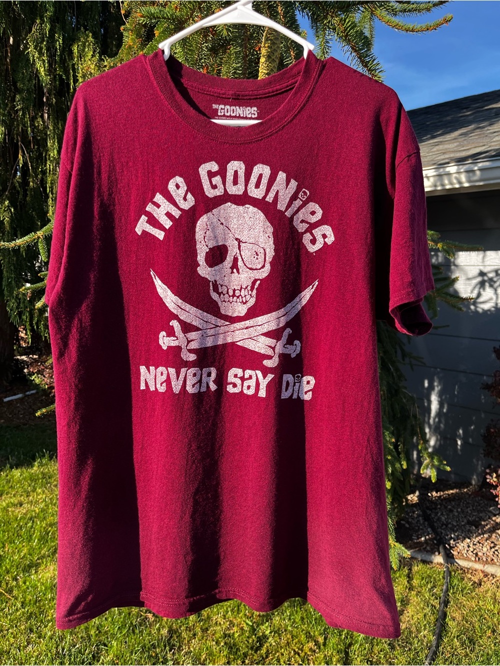 The Goonies “Never Say Die” Skull & Crossbones Graphic Tee – Men’s L